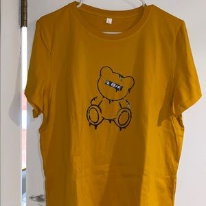 Women’s graphic tee size large